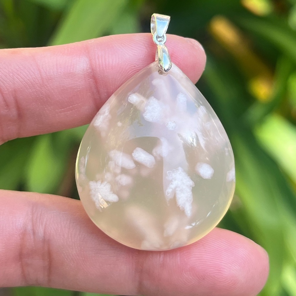 Sterling silver‎ translucent chubby teardrop flower agate pendang
